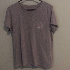 Grey short sleeve vineyard vine t-shirt